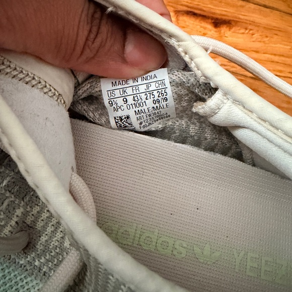 adidas Yeezy Boost 350 V2 – Light / UV Reactive - Picture 8 of 9